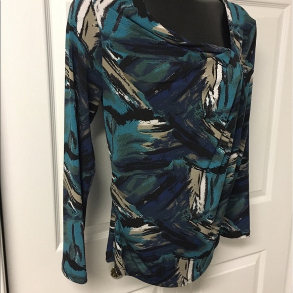 Beautiful Patterned Top L - Picture 2 of 4